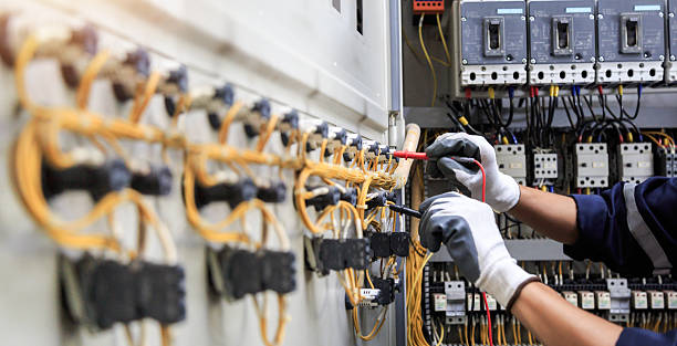 Professional Electrician technician working in Roslyn Heights, NY